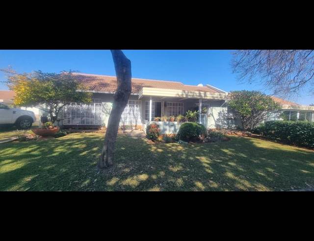 3 BEDROOM TOWNHOUSE FOR SALE IN DIE HOEWES